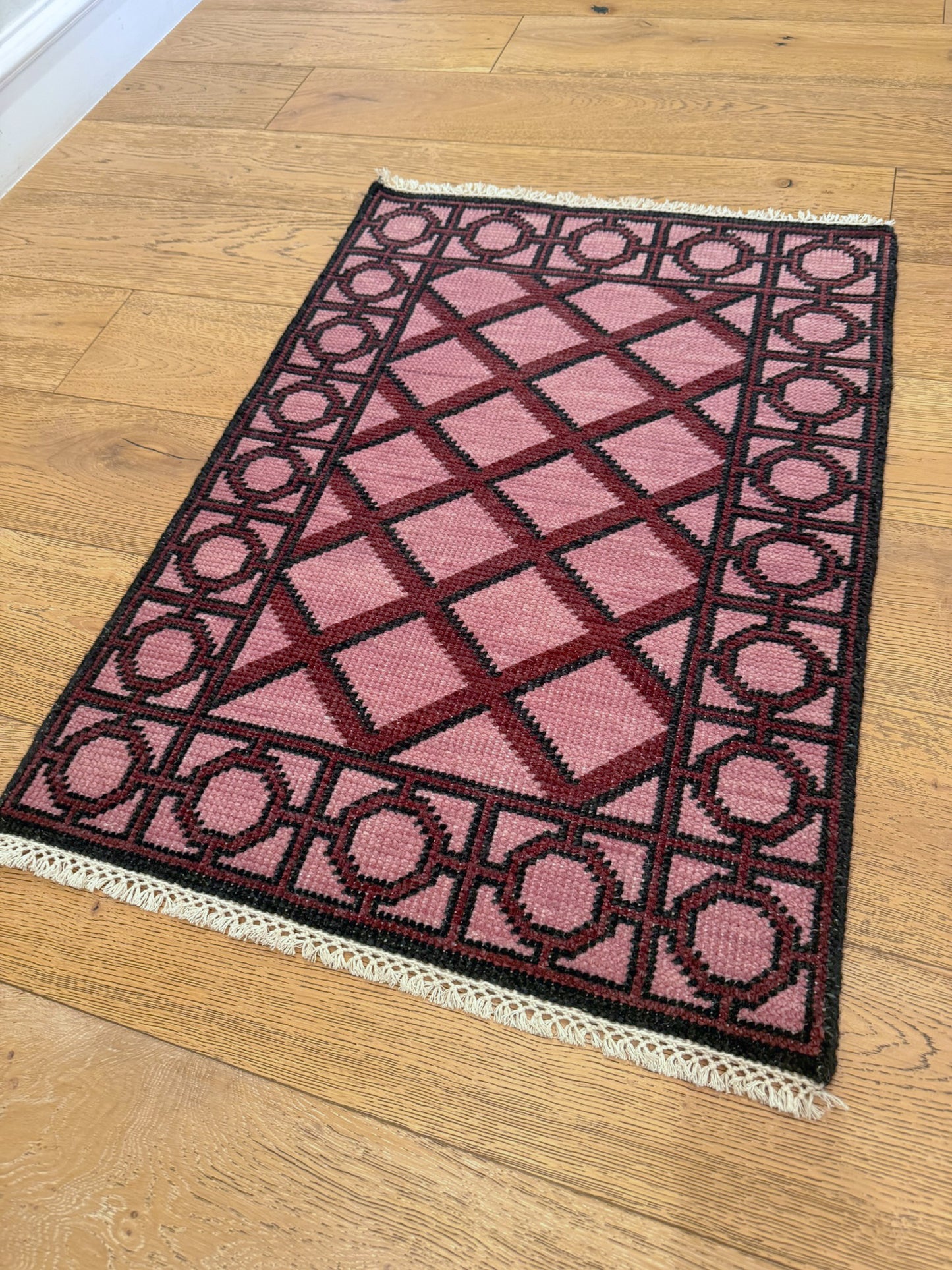 Shelly Hand-knotted Wool Rug