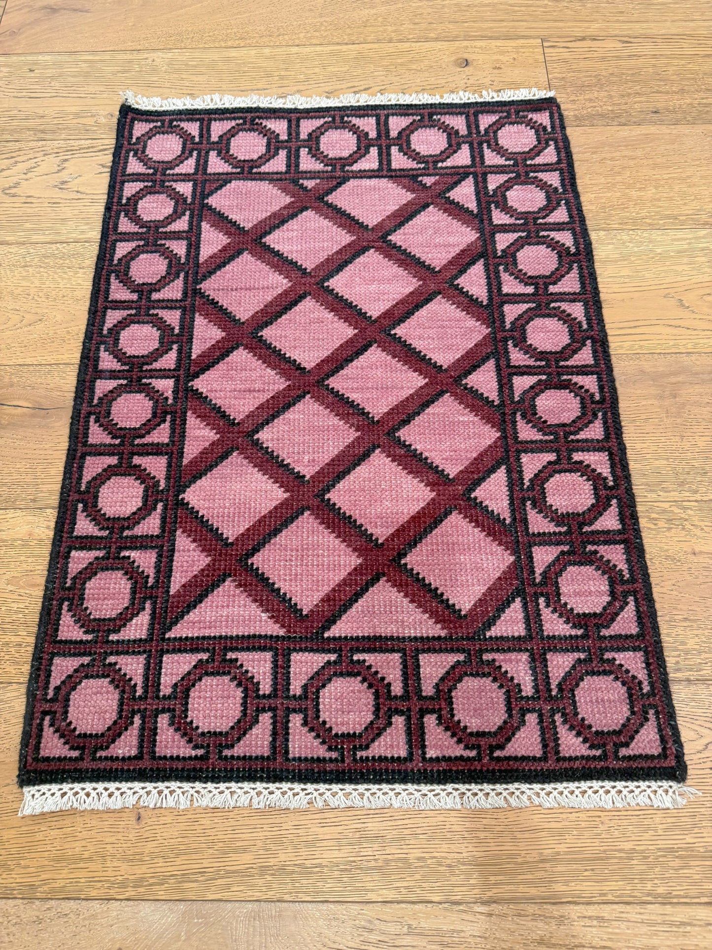 Shelly Hand-knotted Wool Rug